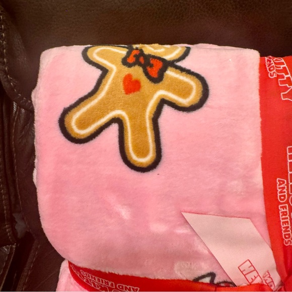 VHTf - Hello Kitty Gingerbread & Cupcakes Full/Queen Plush Christmas Blanket - Picture 3 of 9